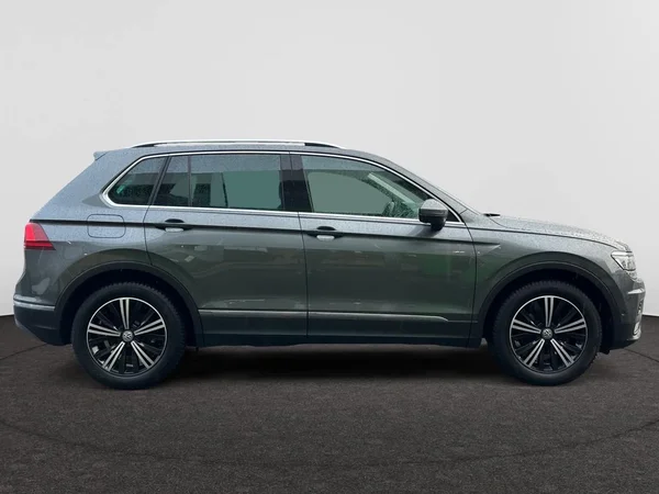 VOLKSWAGEN Tiguan (2019) — foto 19 van 21