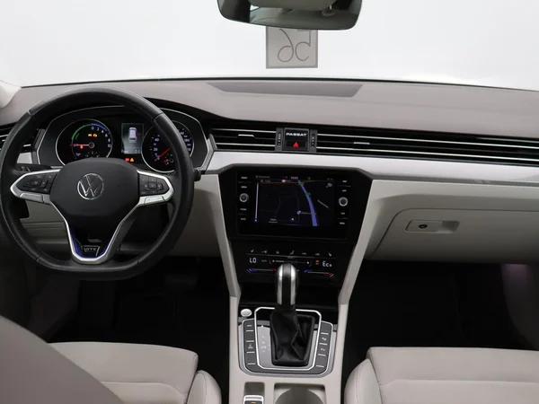 VOLKSWAGEN Passat Variant GTE (2023) — foto 2 van 29