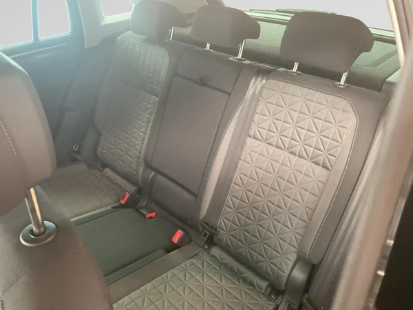 VOLKSWAGEN Tiguan (2022) — foto 10 van 20