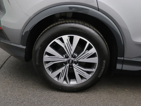 AUDI Q4 e-tron (2024) — foto 13 van 25