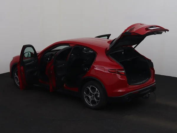 Alfa Romeo Stelvio (2022) — foto 30 van 31