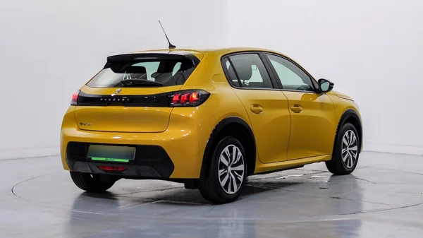 Peugeot E-208 (2023) — foto 39 van 43