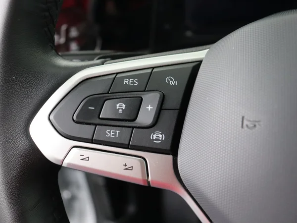 VOLKSWAGEN Golf (2024) — foto 9 van 27