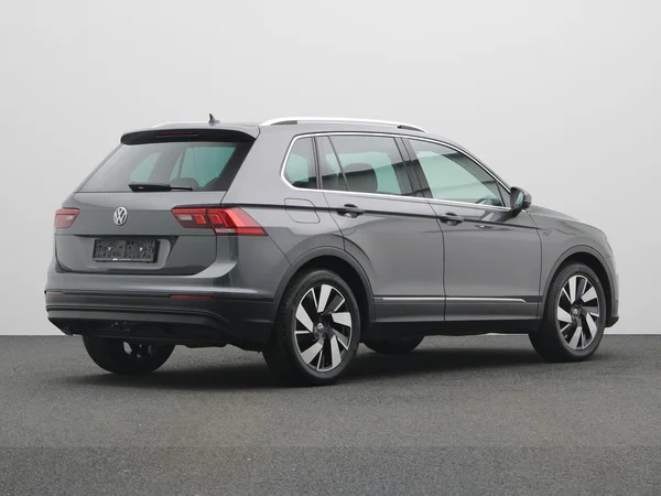 VOLKSWAGEN Tiguan (2018) — foto 12 van 20