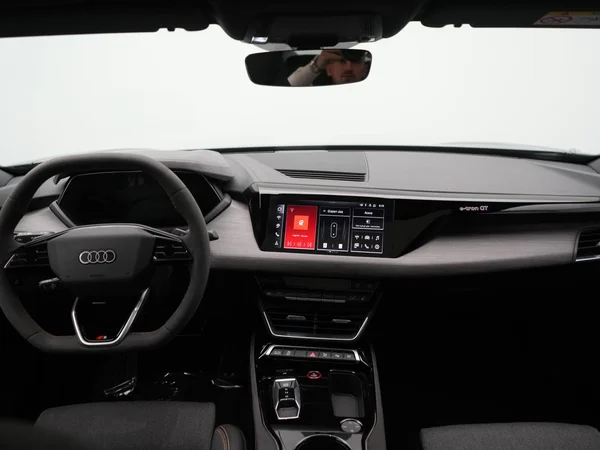 AUDI S e-tron GT (2024) — foto 32 van 35