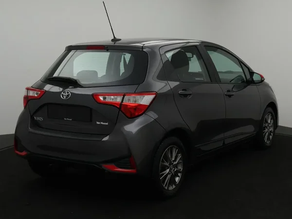 Toyota Yaris (2017) — foto 12 van 26