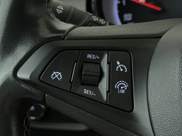 OPEL Astra (2022) — foto 9 van 25