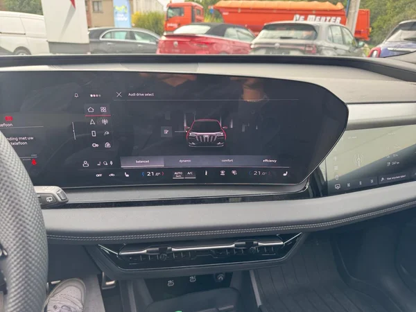 AUDI Q6 e-tron (2025) — foto 5 van 24