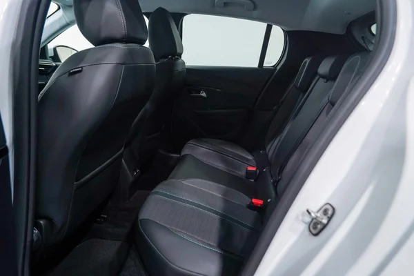 Peugeot E-208 (2021) — foto 24 van 51