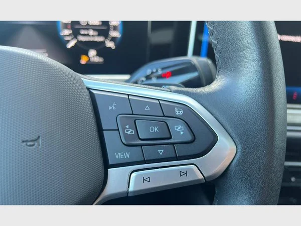 Volkswagen Passat SW (2024) — foto 10 van 36