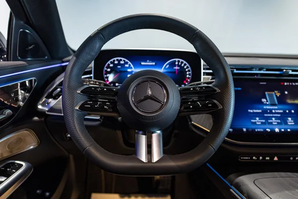 Mercedes-Benz E-Klasse (2024) — foto 15 van 46
