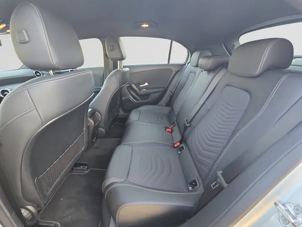 MERCEDES-BENZ A 250 (2023) — foto 6 van 24