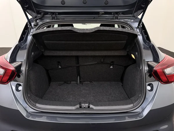 NISSAN Micra (2018) — foto 8 van 24