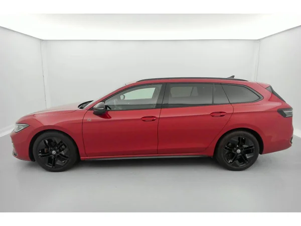 VOLKSWAGEN Passat SW (2024) — foto 31 van 36