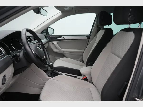 VOLKSWAGEN Tiguan (2017) — foto 5 van 27