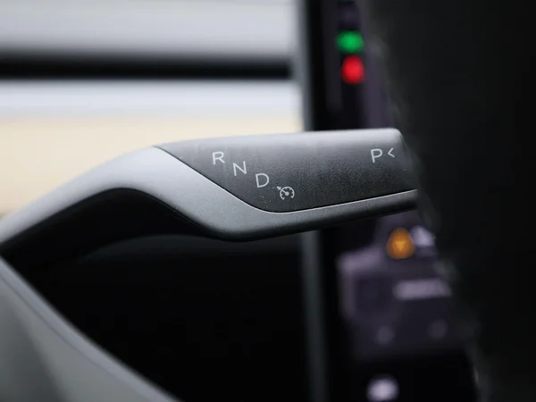 Tesla Model Y (2023) — foto 17 van 43