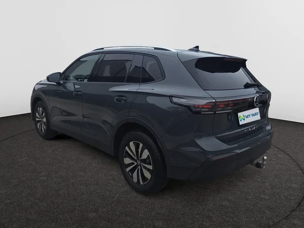 VOLKSWAGEN Tiguan (2025) — foto 18 van 24