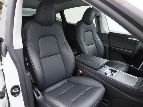 Tesla Model Y (2024) — foto 38 van 46
