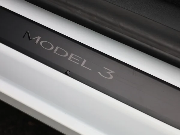 Tesla Model 3 (2023) — foto 28 van 42