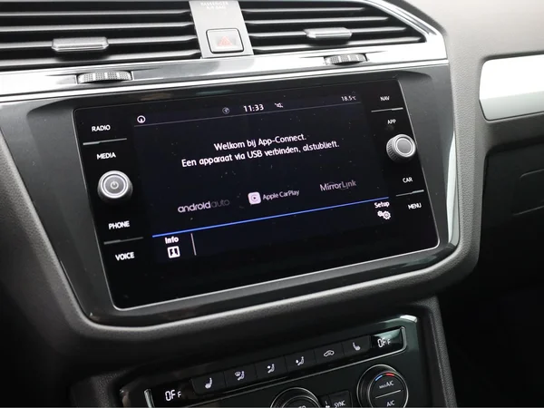 VOLKSWAGEN Tiguan (2018) — foto 8 van 20
