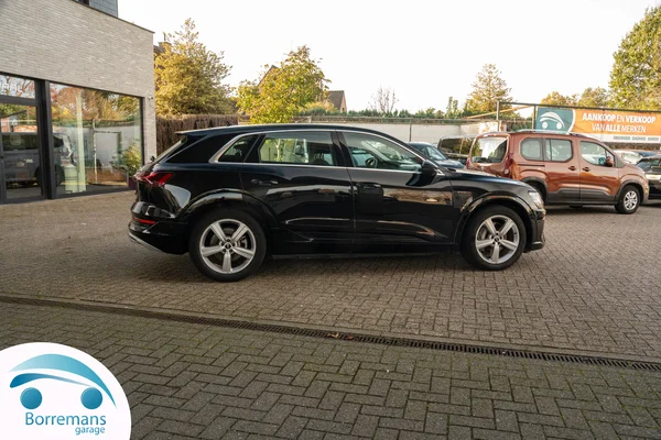 Audi e-tron (2022) — foto 6 van 33