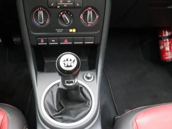 Volkswagen Beetle (2014) — foto 10 van 28