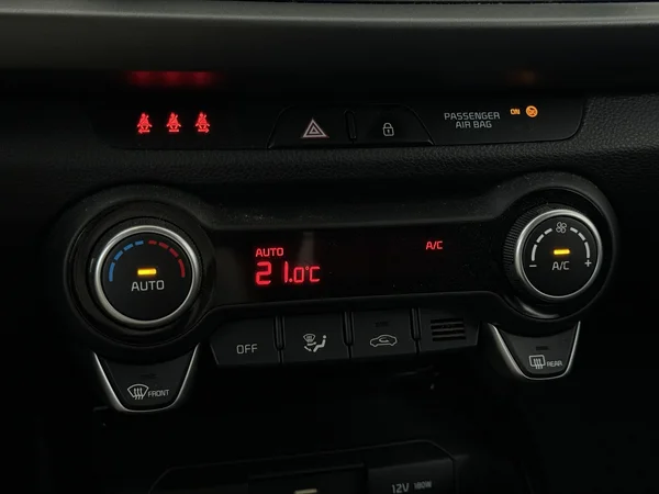 KIA Rio (2022) — foto 17 van 26