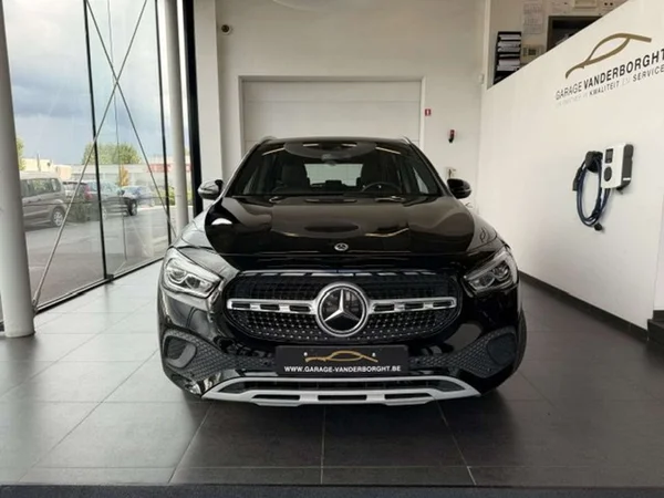 Mercedes-Benz GLA (2023) — foto 12 van 22