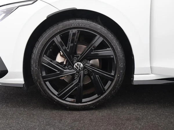 VOLKSWAGEN Golf VIII (2024) — foto 16 van 22