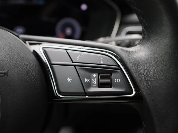 Audi A4 (2023) — foto 15 van 45