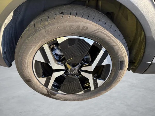 Peugeot 2008 (2024) — foto 3 van 20