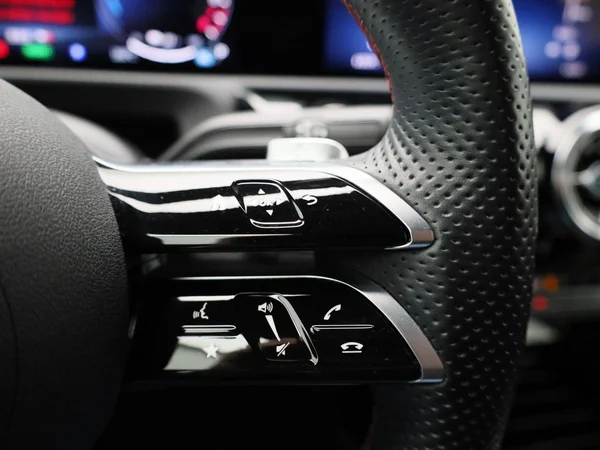 Mercedes-Benz CLA (2024) — foto 8 van 57