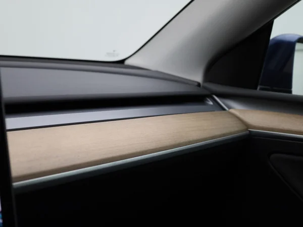 Tesla Model Y (2023) — foto 33 van 52