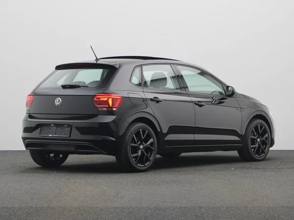 VOLKSWAGEN Polo (2019) — foto 12 van 19