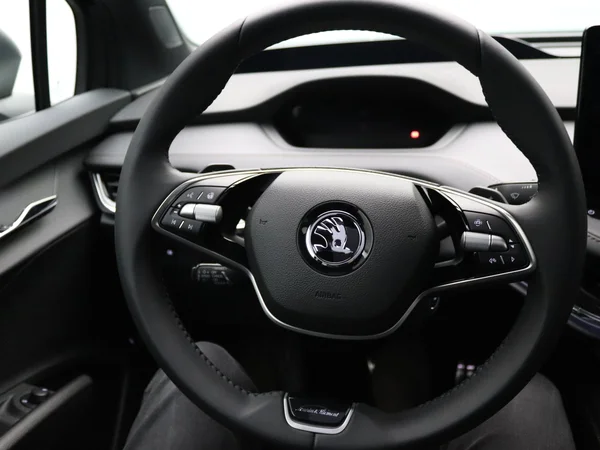 SKODA Enyaq Coupé (2025) — foto 10 van 28