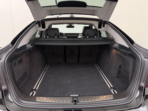 BMW 318 (2020) — foto 8 van 31