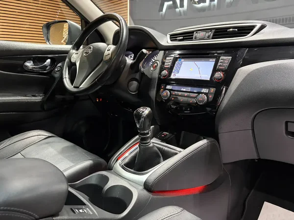 Nissan Qashqai (2017) — foto 9 van 25