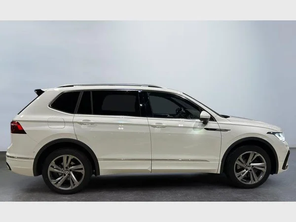 Volkswagen Tiguan Allspace (2022) — foto 29 van 32
