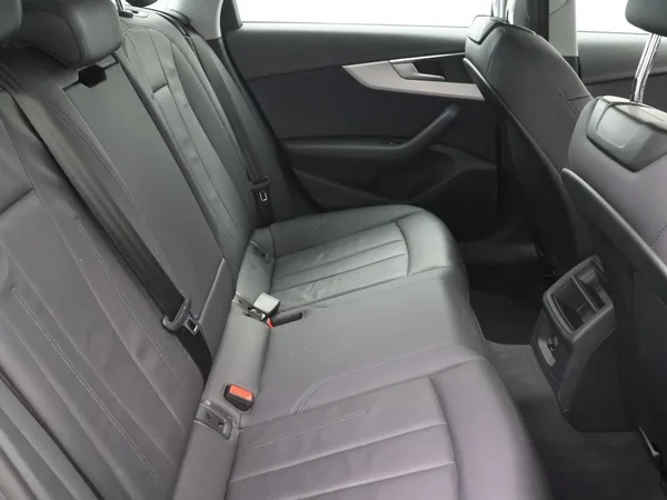 Audi A4 (2022) — foto 9 van 25