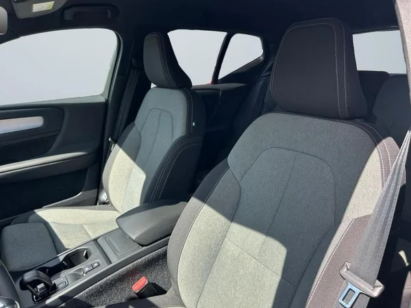 VOLVO XC40 (2024) — foto 2 van 31