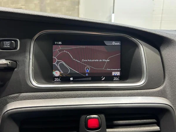 VOLVO V40 (2019) — foto 8 van 31