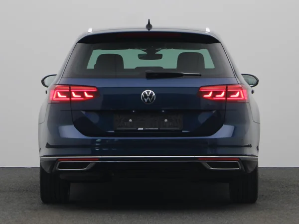 VOLKSWAGEN Passat SW (2021) — foto 18 van 21