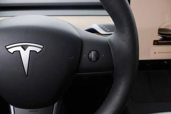 Tesla Model 3 (2023) — foto 11 van 83