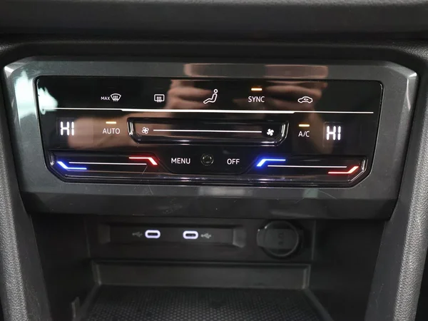 VOLKSWAGEN Tiguan (2022) — foto 13 van 25