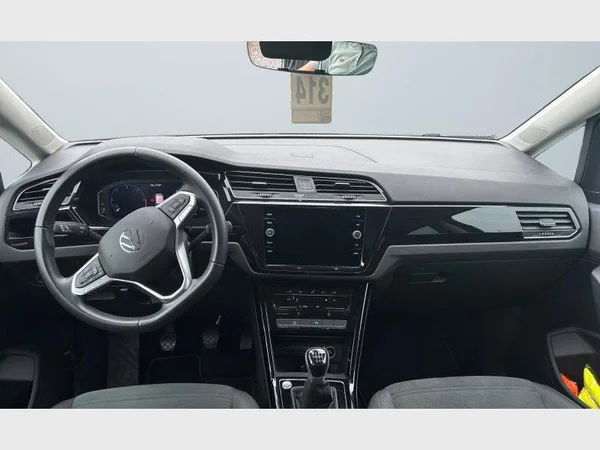 Volkswagen TOURAN (2024) — foto 5 van 29