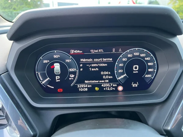 AUDI Q4 e-tron (2024) — foto 5 van 18