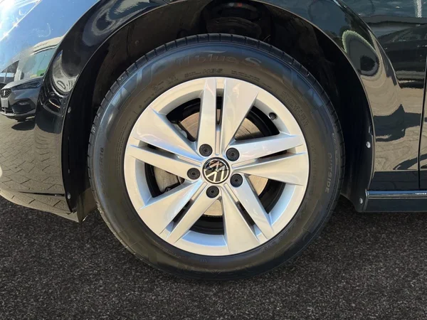 VOLKSWAGEN Golf VIII SW (2024) — foto 14 van 22