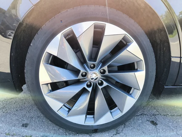 SKODA Enyaq Coupé (2025) — foto 30 van 37