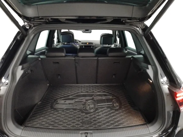VOLKSWAGEN Tiguan (2020) — foto 13 van 23