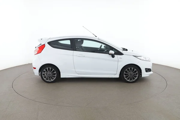 Ford Fiesta (2017) — foto 13 van 16